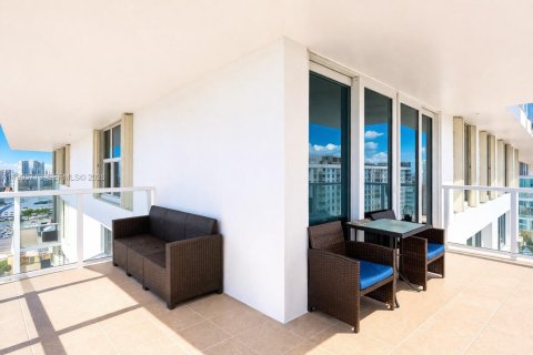 Condo in Sunny Isles Beach, Florida, 2 bedrooms № 2065767 - photo 19
