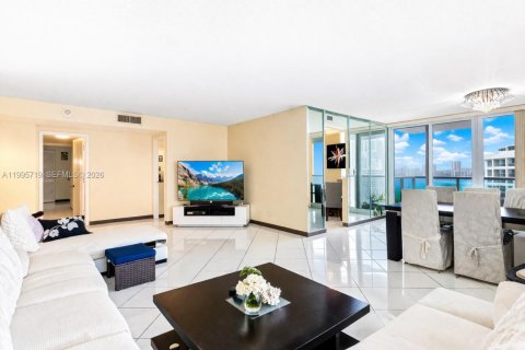 Condo in Sunny Isles Beach, Florida, 2 bedrooms № 2065767 - photo 15