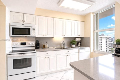 Condo in Sunny Isles Beach, Florida, 2 bedrooms № 2065767 - photo 24