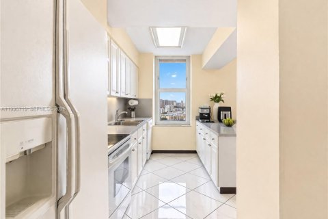 Condo in Sunny Isles Beach, Florida, 2 bedrooms № 2065767 - photo 29