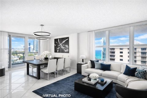 Condo in Sunny Isles Beach, Florida, 2 bedrooms № 2065767 - photo 16