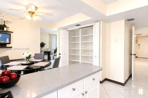Condo in Sunny Isles Beach, Florida, 2 bedrooms № 2065767 - photo 26
