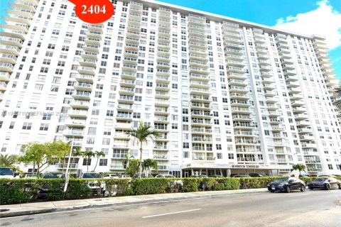 Condo in Sunny Isles Beach, Florida, 2 bedrooms № 2065767 - photo 6