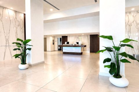 Condo in Sunny Isles Beach, Florida, 2 bedrooms № 2065767 - photo 9