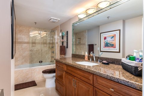Condo in Hillsboro Beach, Florida, 3 bedrooms  № 2343519 - photo 17