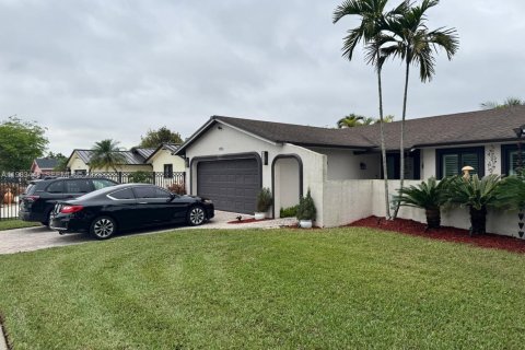 Дом в Майами, Флорида 4 спальни, 179.3м2 № 2047518