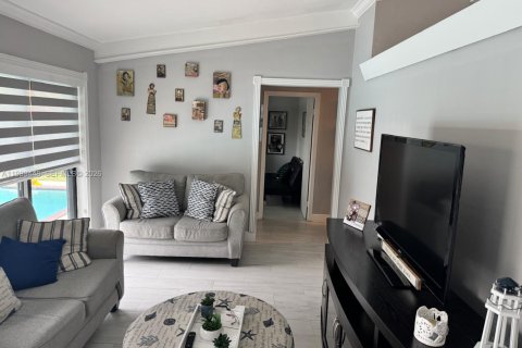 Купить виллу или дом в Майами, Флорида 4 спальни, 179.3м2, № 2047518 - фото 5