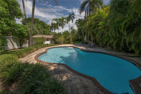 House in Pinecrest, Florida 5 bedrooms, 303.98 sq.m. № 1942570 - photo 26