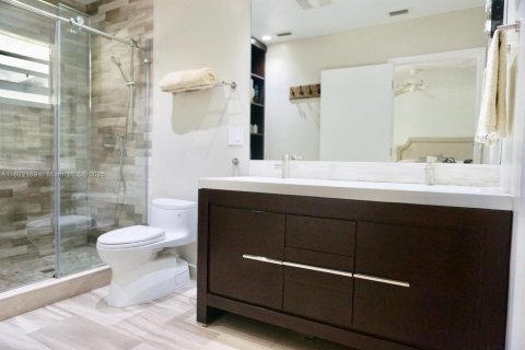 House in Pinecrest, Florida 5 bedrooms, 303.98 sq.m. № 1942570 - photo 13