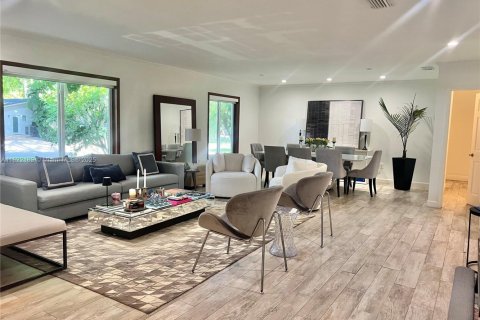 House in Pinecrest, Florida 5 bedrooms, 303.98 sq.m. № 1942570 - photo 5