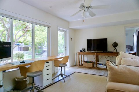 House in Pinecrest, Florida 5 bedrooms, 303.98 sq.m. № 1942570 - photo 25