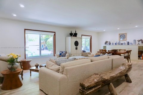 House in Pinecrest, Florida 5 bedrooms, 303.98 sq.m. № 1942570 - photo 29