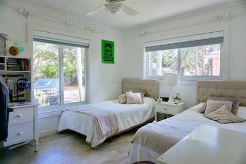 House in Pinecrest, Florida 5 bedrooms, 303.98 sq.m. № 1942570 - photo 22