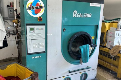 Commercial property in Dania Beach, Florida № 1959215 - photo 1