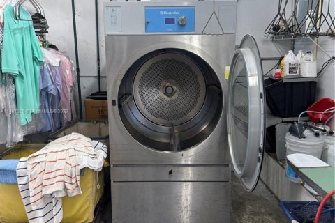 Commercial property in Dania Beach, Florida № 1959215 - photo 2