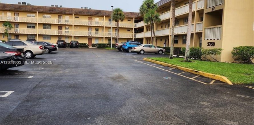 Condo in Tamarac, Florida, 2 bedrooms  № 2173430