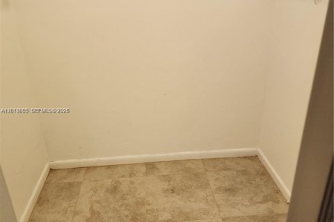 Condo in Tamarac, Florida, 2 bedrooms  № 2173430 - photo 8