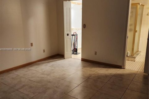 Condo in Tamarac, Florida, 2 bedrooms  № 2173430 - photo 4