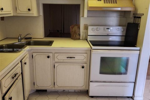 Condo in Tamarac, Florida, 2 bedrooms  № 2173430 - photo 7