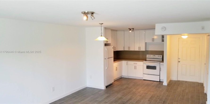 Condominio en Miami, Florida, 1 dormitorio № 1861076