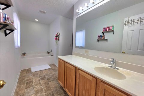 House in Spring Hill, Florida 4 bedrooms, 206.43 sq.m. № 2217707 - photo 23
