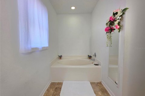 House in Spring Hill, Florida 4 bedrooms, 206.43 sq.m. № 2217707 - photo 21