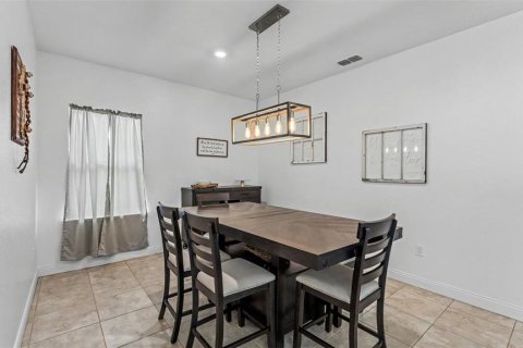 House in Lakeland, Florida 5 bedrooms, 245.26 sq.m. № 2296898 - photo 5