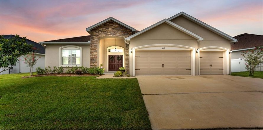House in Lakeland, Florida 5 bedrooms, 245.26 sq.m. № 2296898