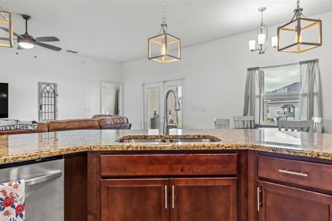 House in Lakeland, Florida 5 bedrooms, 245.26 sq.m. № 2296898 - photo 13