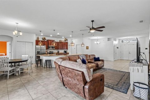 House in Lakeland, Florida 5 bedrooms, 245.26 sq.m. № 2296898 - photo 10