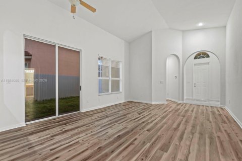 Villa ou maison à louer à Homestead, Floride: 3 chambres, 176.05 m2 № 2041745 - photo 7