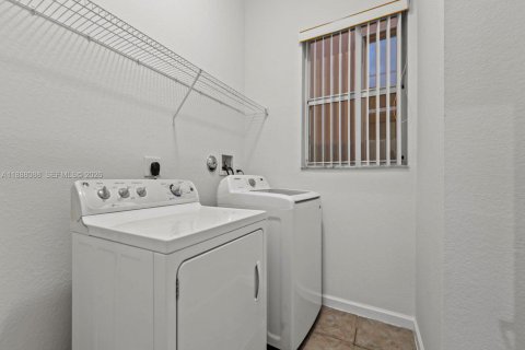 Villa ou maison à louer à Homestead, Floride: 3 chambres, 176.05 m2 № 2041745 - photo 24