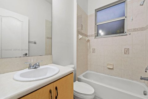 Villa ou maison à louer à Homestead, Floride: 3 chambres, 176.05 m2 № 2041745 - photo 25