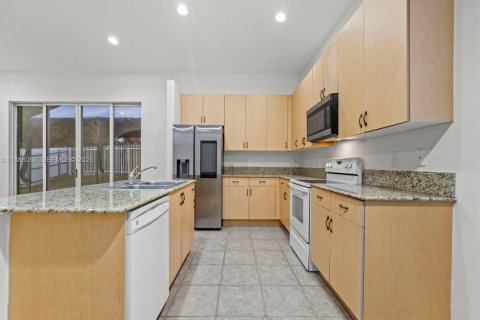 Villa ou maison à louer à Homestead, Floride: 3 chambres, 176.05 m2 № 2041745 - photo 12