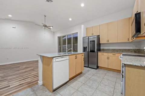 Villa ou maison à louer à Homestead, Floride: 3 chambres, 176.05 m2 № 2041745 - photo 13