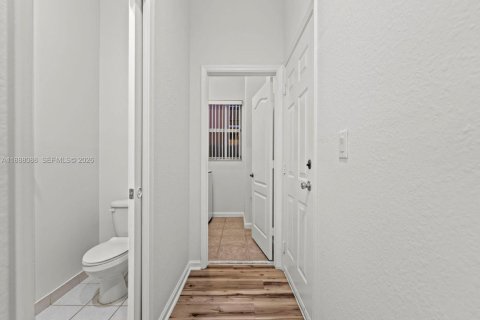 Villa ou maison à louer à Homestead, Floride: 3 chambres, 176.05 m2 № 2041745 - photo 23