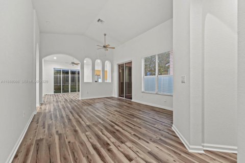 Villa ou maison à louer à Homestead, Floride: 3 chambres, 176.05 m2 № 2041745 - photo 4