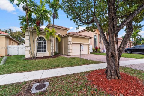 Villa ou maison à louer à Homestead, Floride: 3 chambres, 176.05 m2 № 2041745 - photo 3