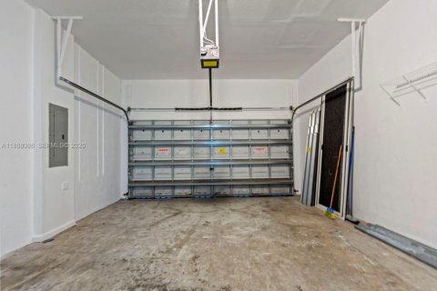 Villa ou maison à louer à Homestead, Floride: 3 chambres, 176.05 m2 № 2041745 - photo 29