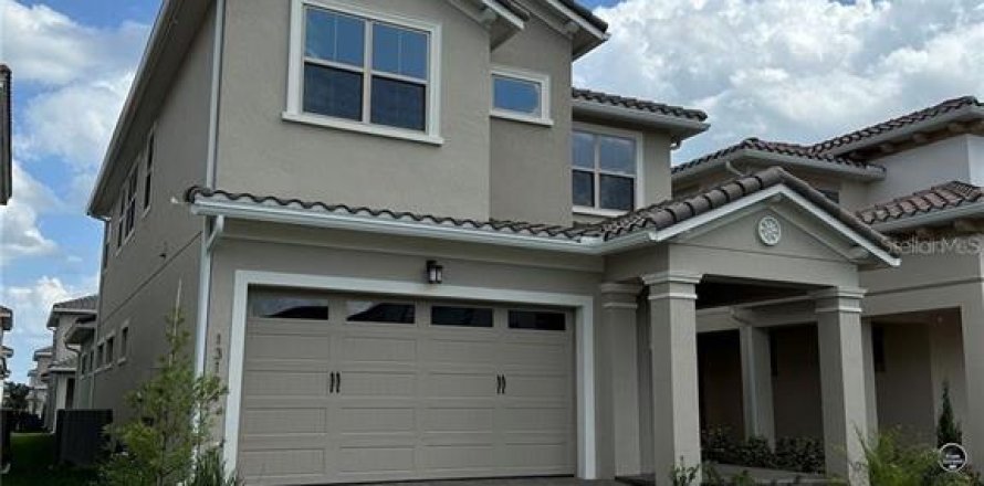 House in Orlando, Florida 5 bedrooms, 295.43 sq.m. № 2209713
