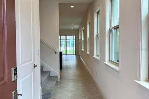 House in Orlando, Florida 5 bedrooms, 295.43 sq.m. № 2209713 - photo 3