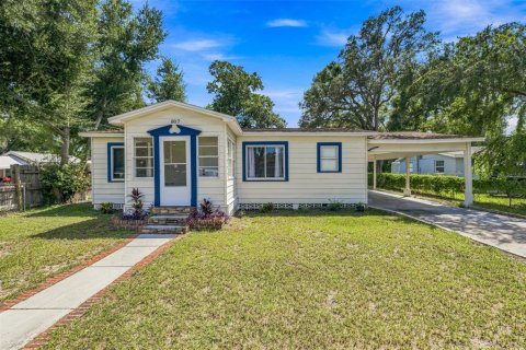 House in Tampa, Florida 4 bedrooms, 86.96 sq.m. № 2349256