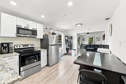 Casa en venta en Tampa, Florida, 4 dormitorios, 86.96 m2 № 2349256 - foto 10
