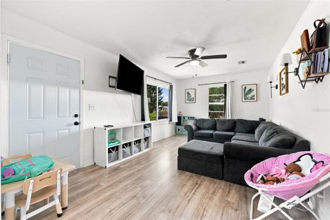 Casa en venta en Tampa, Florida, 4 dormitorios, 86.96 m2 № 2349256 - foto 7