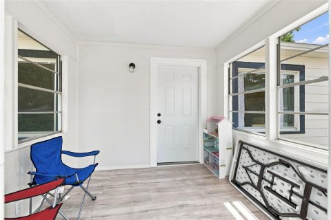 Casa en venta en Tampa, Florida, 4 dormitorios, 86.96 m2 № 2349256 - foto 4