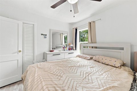 Casa en venta en Tampa, Florida, 4 dormitorios, 86.96 m2 № 2349256 - foto 14