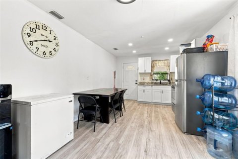 Casa en venta en Tampa, Florida, 4 dormitorios, 86.96 m2 № 2349256 - foto 9