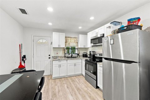 Casa en venta en Tampa, Florida, 4 dormitorios, 86.96 m2 № 2349256 - foto 12
