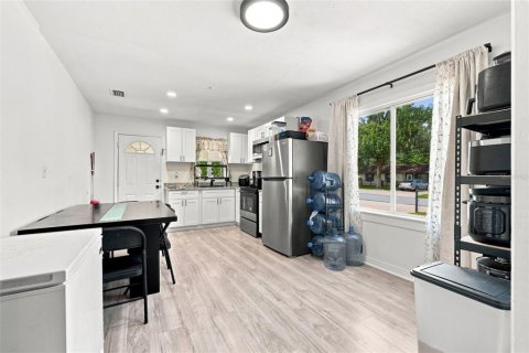 Casa en venta en Tampa, Florida, 4 dormitorios, 86.96 m2 № 2349256 - foto 6