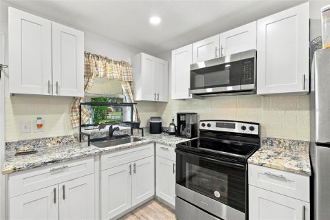 Casa en venta en Tampa, Florida, 4 dormitorios, 86.96 m2 № 2349256 - foto 11